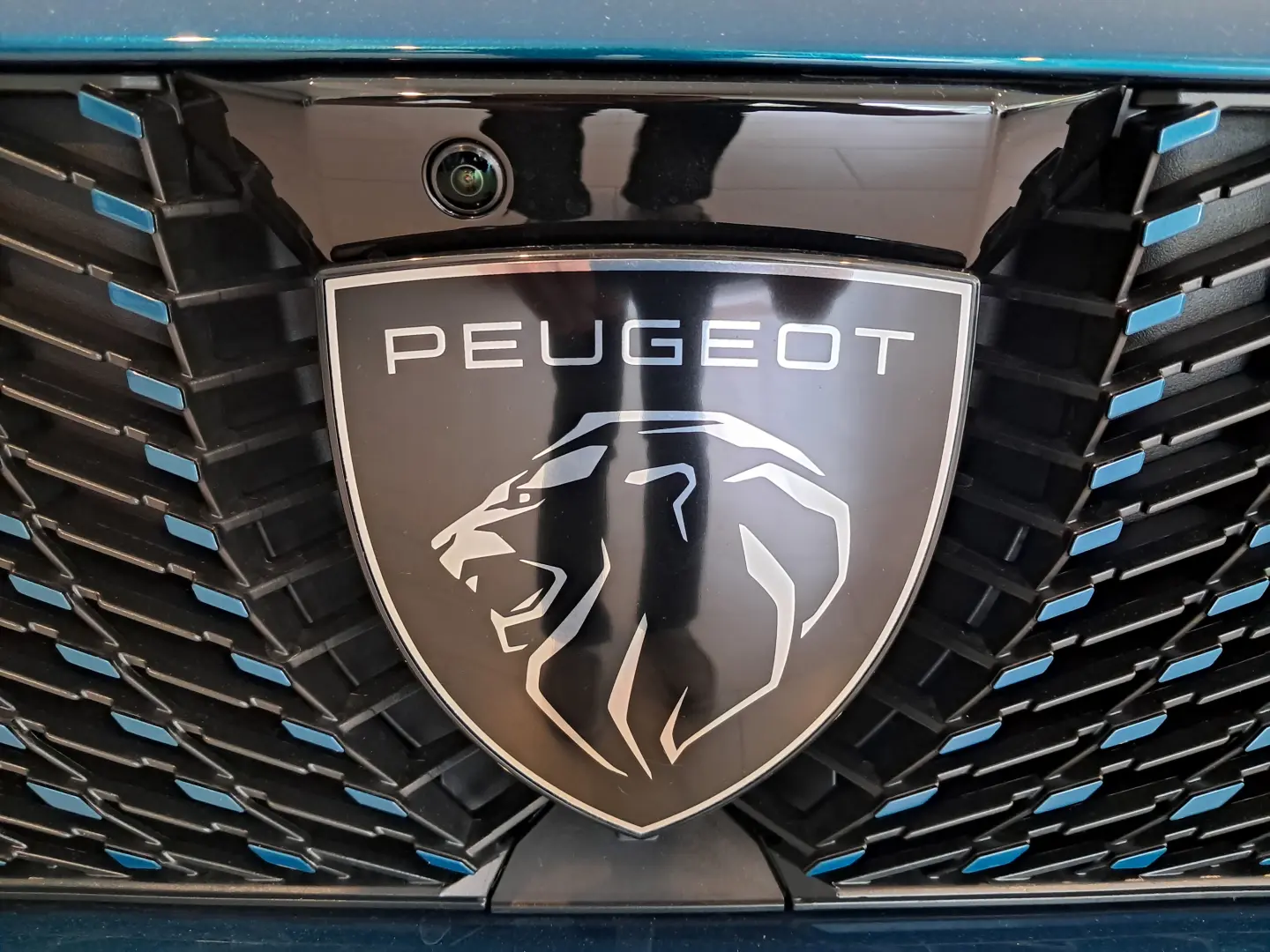 PEUGEOT 3008 Allure 1.2 Hybrid 145 CP E-DCS6