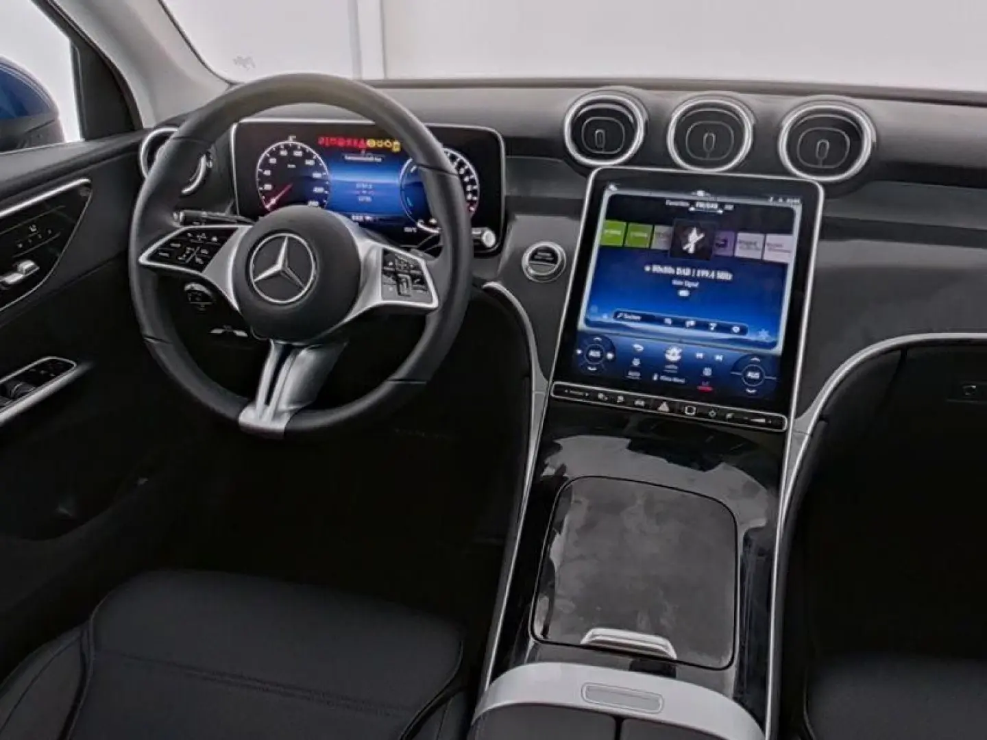 GLC 300 e 4M Coupé AVANTGARDE+PANO+AHK+DISTRONIC