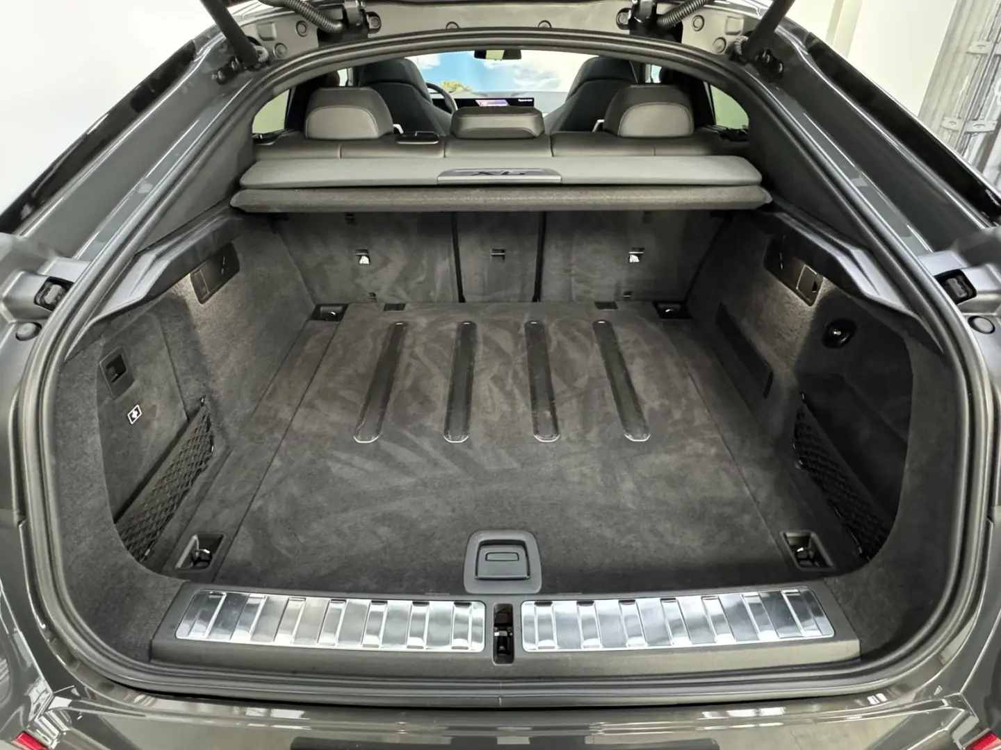 X6 xDr30d M Sport Pro Luft 22Zoll Integral AHK