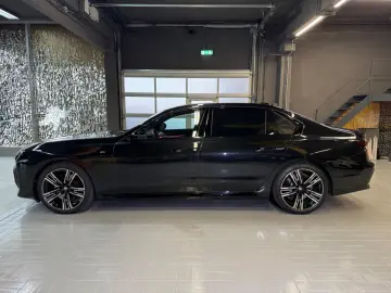 740d xDrive M Sport~PANO SKY~B&W DIAMOND~HUD~