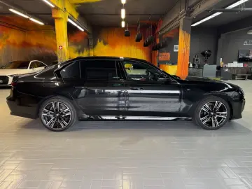 740d xDrive M Sport~PANO SKY~B&W DIAMOND~HUD~