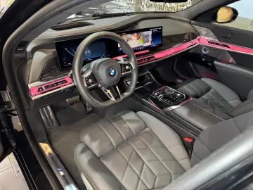 740d xDrive M Sport~PANO SKY~B&W DIAMOND~HUD~