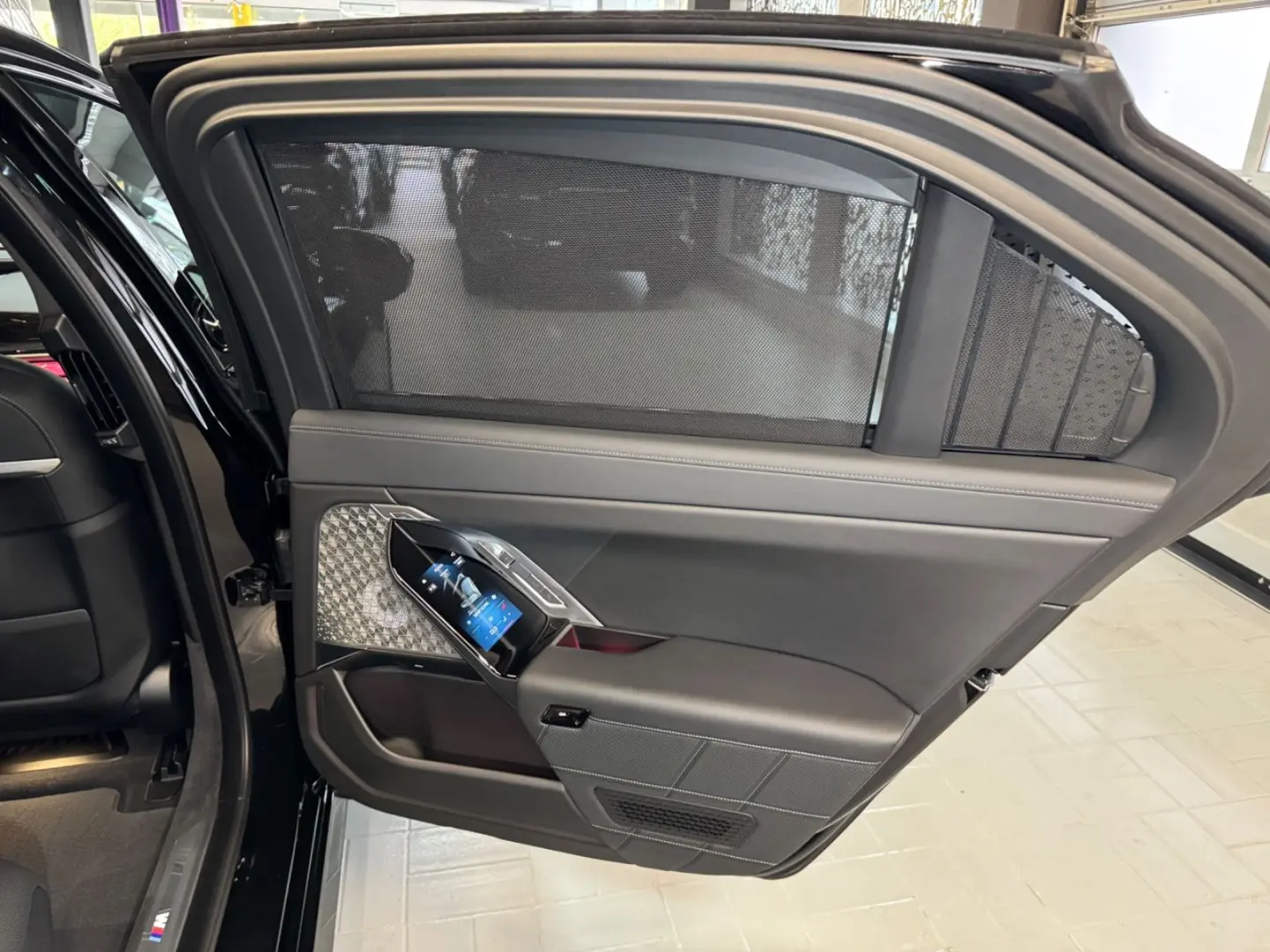 740d xDrive M Sport~PANO SKY~B&W DIAMOND~HUD~