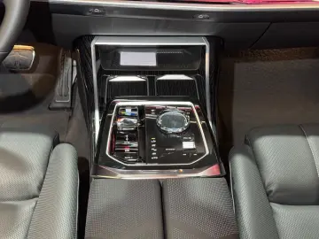 740d xDrive M Sport~PANO SKY~B&W DIAMOND~HUD~