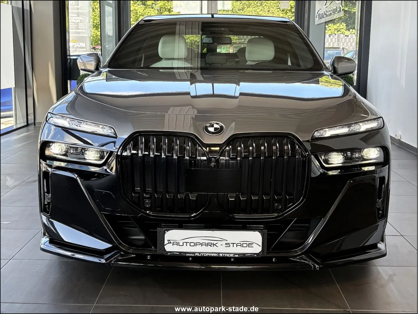 740xd M Sport TwoTone TV Massage Sky Kristal