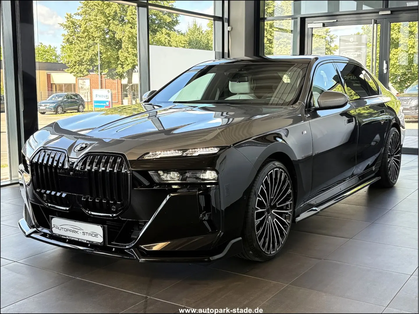 740xd M Sport TwoTone TV Massage Sky Kristal