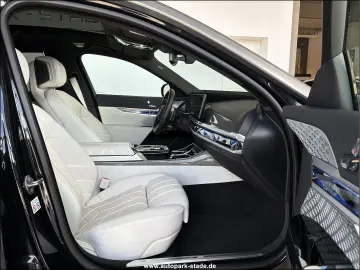 740xd M Sport TwoTone TV Massage Sky Kristal