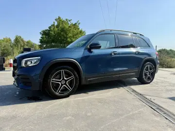 Mercedes-Benz GLB 220