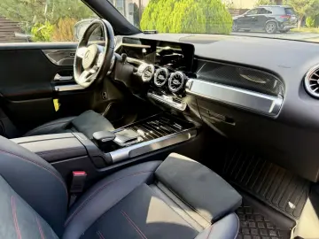Mercedes-Benz GLB 220