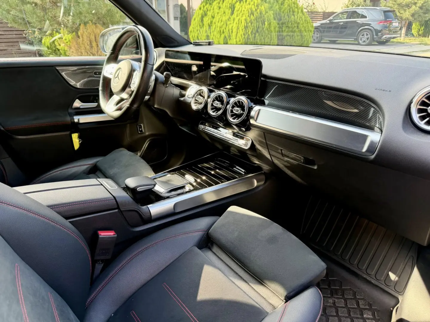 Mercedes-Benz GLB 220