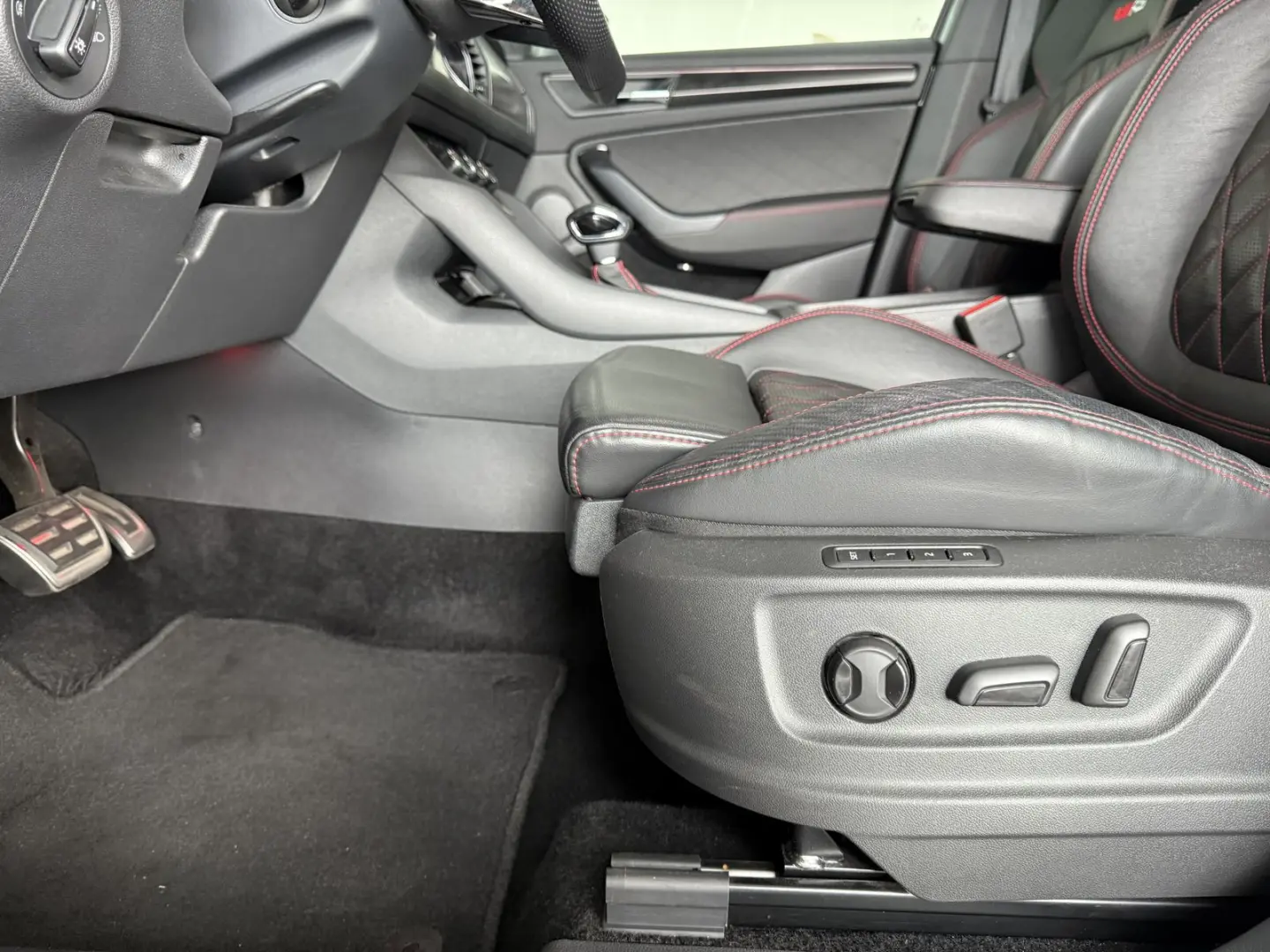Kodiaq RS 4x4 PANO| ACC| AHK| LED | KAM | MEMORY