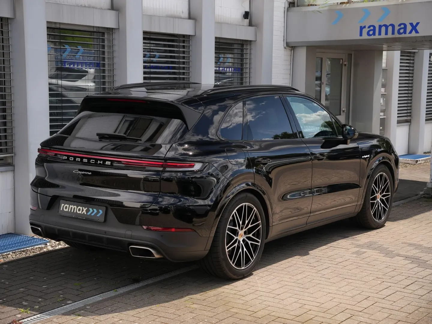 E-Hybrid MY24-INNODRIVE-ACC-LUFTF.-PANO-BOSE-RS
