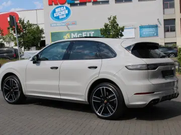 Cayenne Turbo Sport Design Kreide Approved 201T€