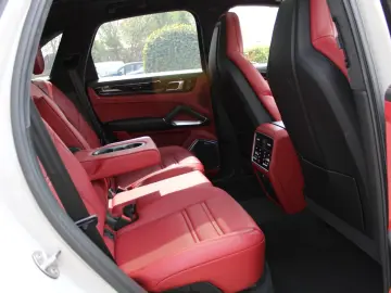 Cayenne Turbo Sport Design Kreide Approved 201T€