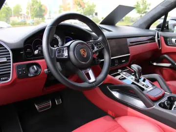 Cayenne Turbo Sport Design Kreide Approved 201T€