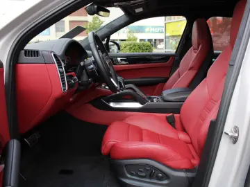 Cayenne Turbo Sport Design Kreide Approved 201T€