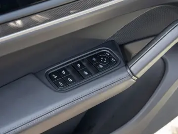 Cayenne AHK HD-Matrix BOSE PDCC 21-Zoll
