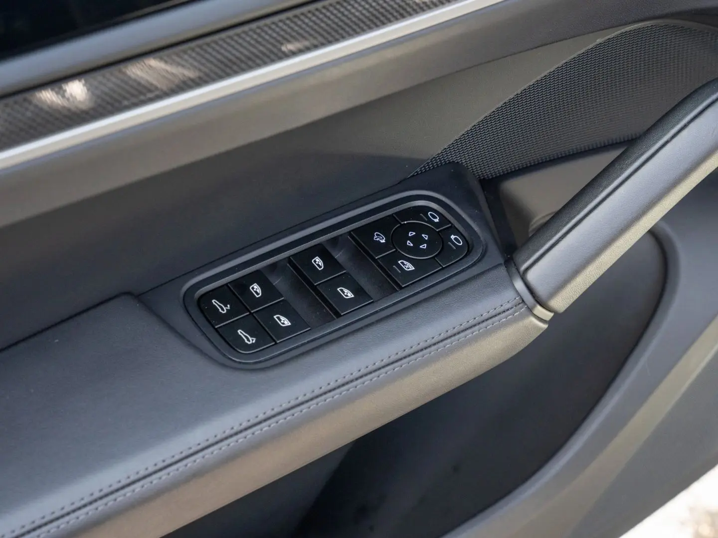 Cayenne AHK HD-Matrix BOSE PDCC 21-Zoll