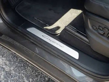 Cayenne AHK HD-Matrix BOSE PDCC 21-Zoll