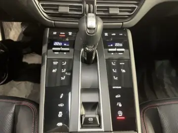 Macan GTS Sportabgasanlage Lenkradheizung LED