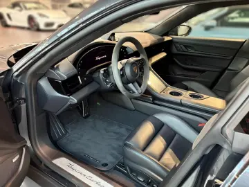 Taycan Turbo Sport Turismo Bose StHz ACC HuD