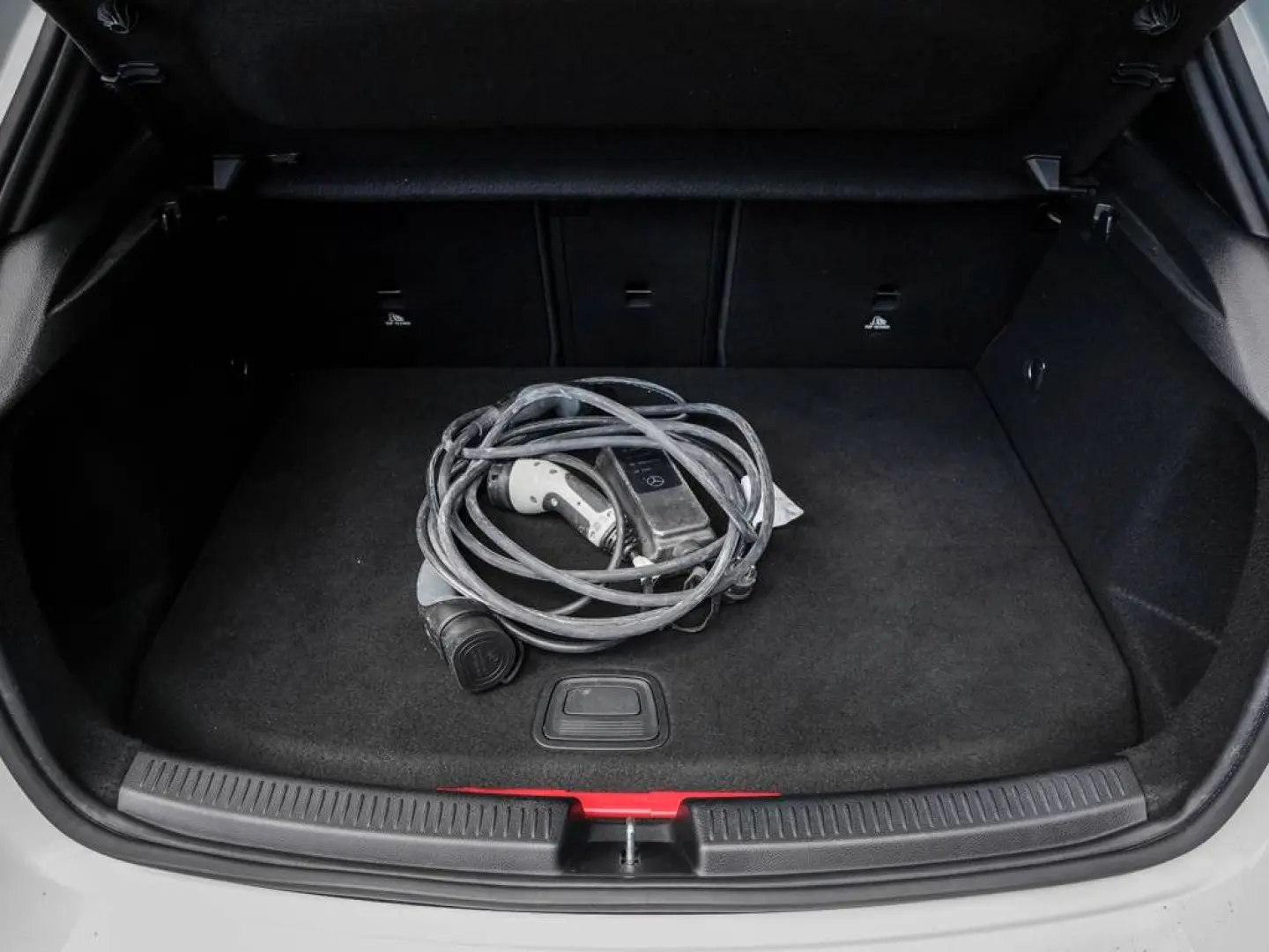 A 250 e AMG-LINE NIGHT MBUX PANO AMBIENTE LED