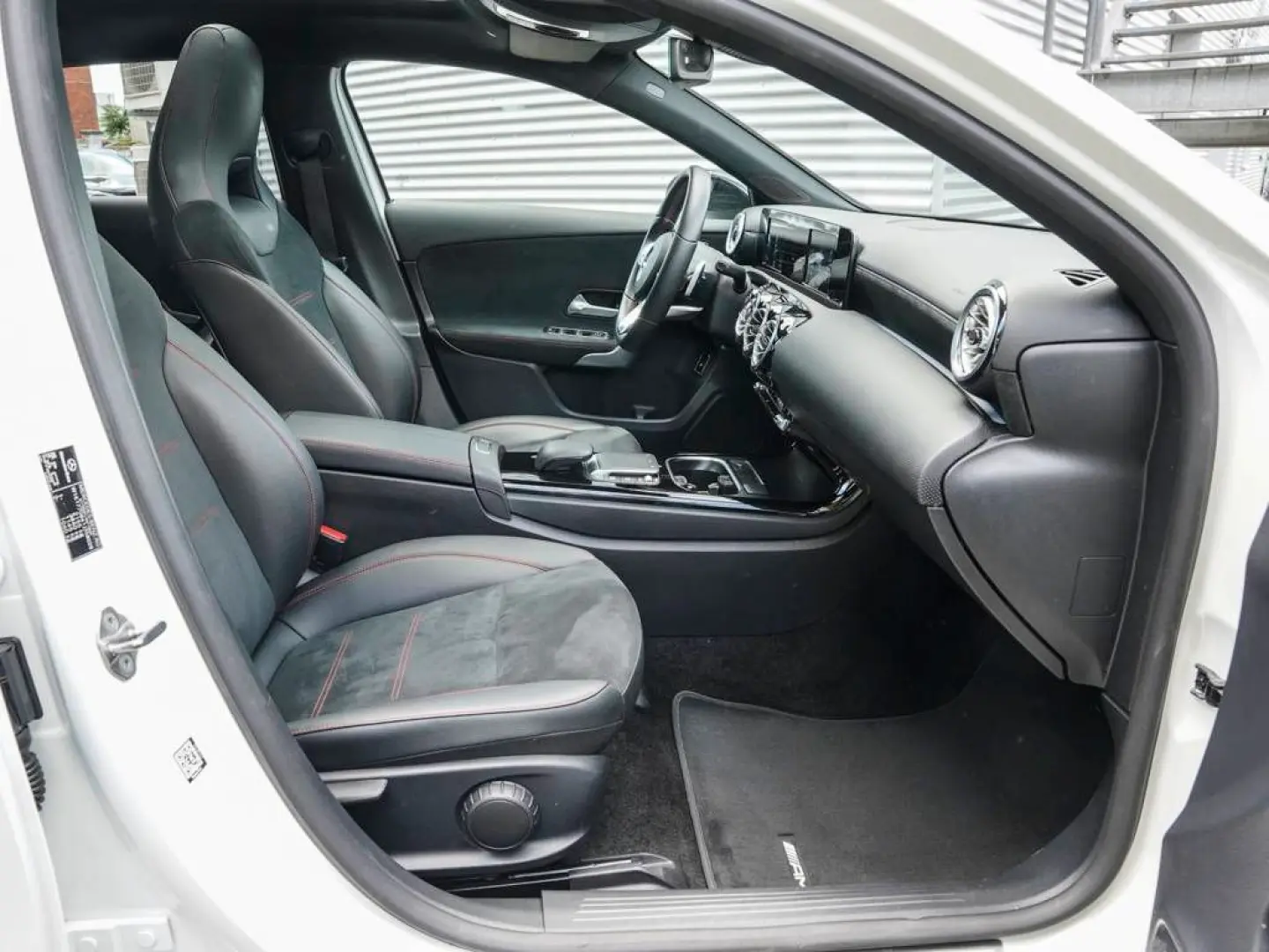 A 250 e AMG-LINE NIGHT MBUX PANO AMBIENTE LED