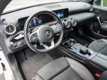 A 250 e AMG-LINE NIGHT MBUX PANO AMBIENTE LED