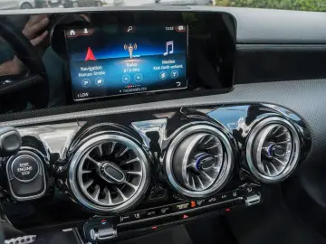 A 250 e AMG-LINE NIGHT MBUX PANO AMBIENTE LED