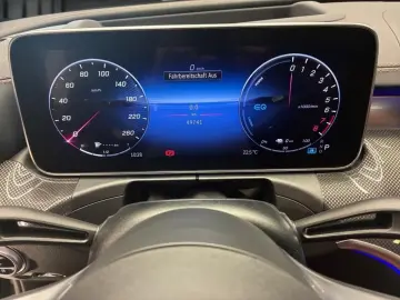 C 300 e +AMG+MBUX+PANO+Night+KAMERA+Ambiente+AHK