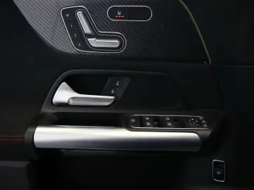 GLA 200 d 4M AMG Pano*NIGHT*HUD*Multibeam*20