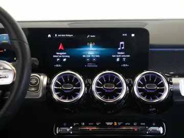 GLB 200 d AMG Spurhalte*LED*Keyless*SHZ*MBUX*19