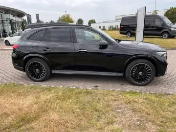 GLC 400e 4M AMG+Night+DigitalLight+Pano+AHK+Burm