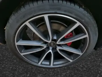Q5 50TFSIe quattro S tronic S line Matrix AHK Na