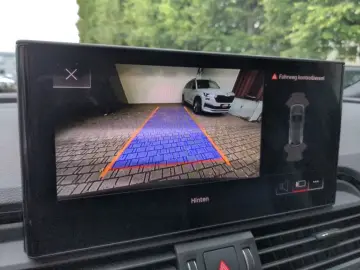 Q5 50TFSIe quattro S tronic S line Matrix AHK Na