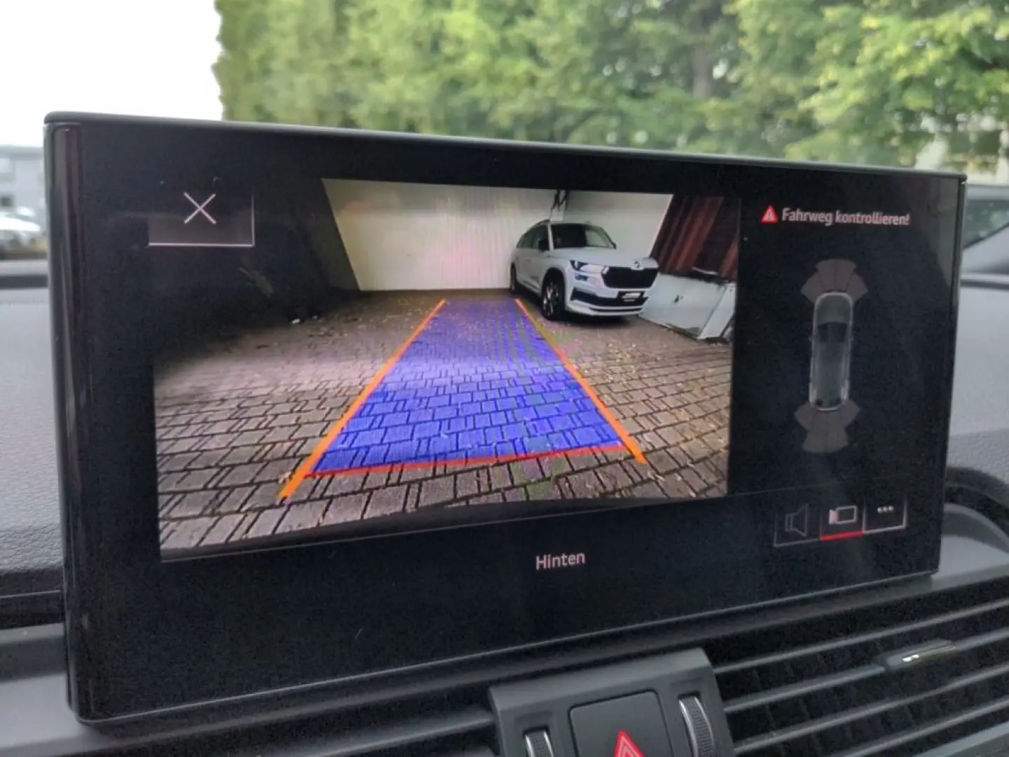 Q5 50TFSIe quattro S tronic S line Matrix AHK Na