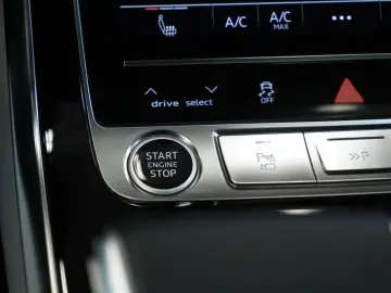 Q8 50 TDI q. S line *23 *ACC*LUFT*Pano*S-Sitze