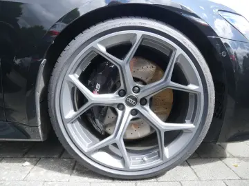 RS6 Avant quattro performance STANDHZ LASER 360°