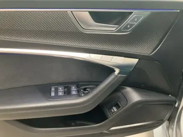 RS6 Avant 4.0 TFSI quattro Performance AHK+PANO
