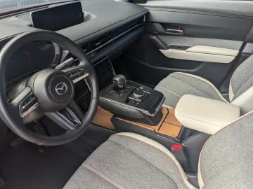 MX-30 R-EV Makoto Premium GSD Modern Confidence