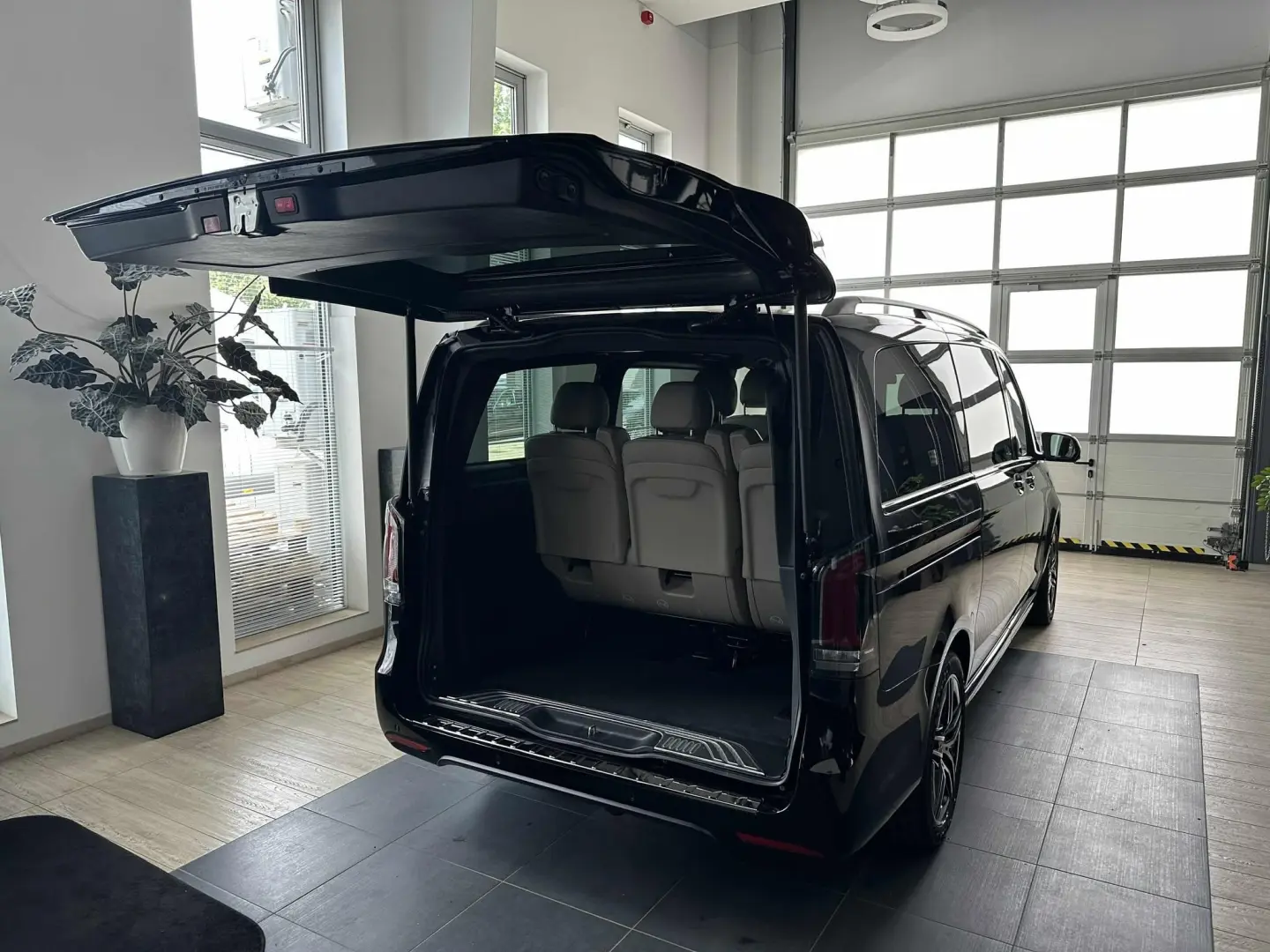 MERCEDES-BENZ CLASA V  300d Exclusive E (Automat) (7 locuri)