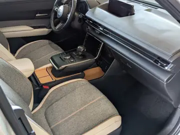 MX-30 R-EV Makoto Premium GSD Modern Confidence