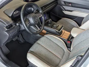 MX-30 R-EV Makoto Premium GSD Modern Confidence
