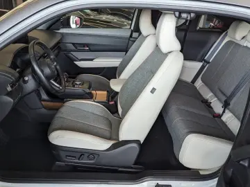 MX-30 R-EV Makoto Premium GSD Modern Confidence