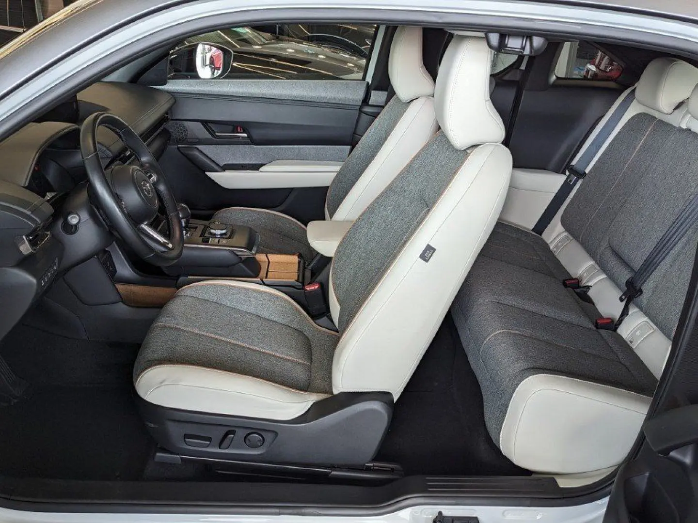 MX-30 R-EV Makoto Premium GSD Modern Confidence