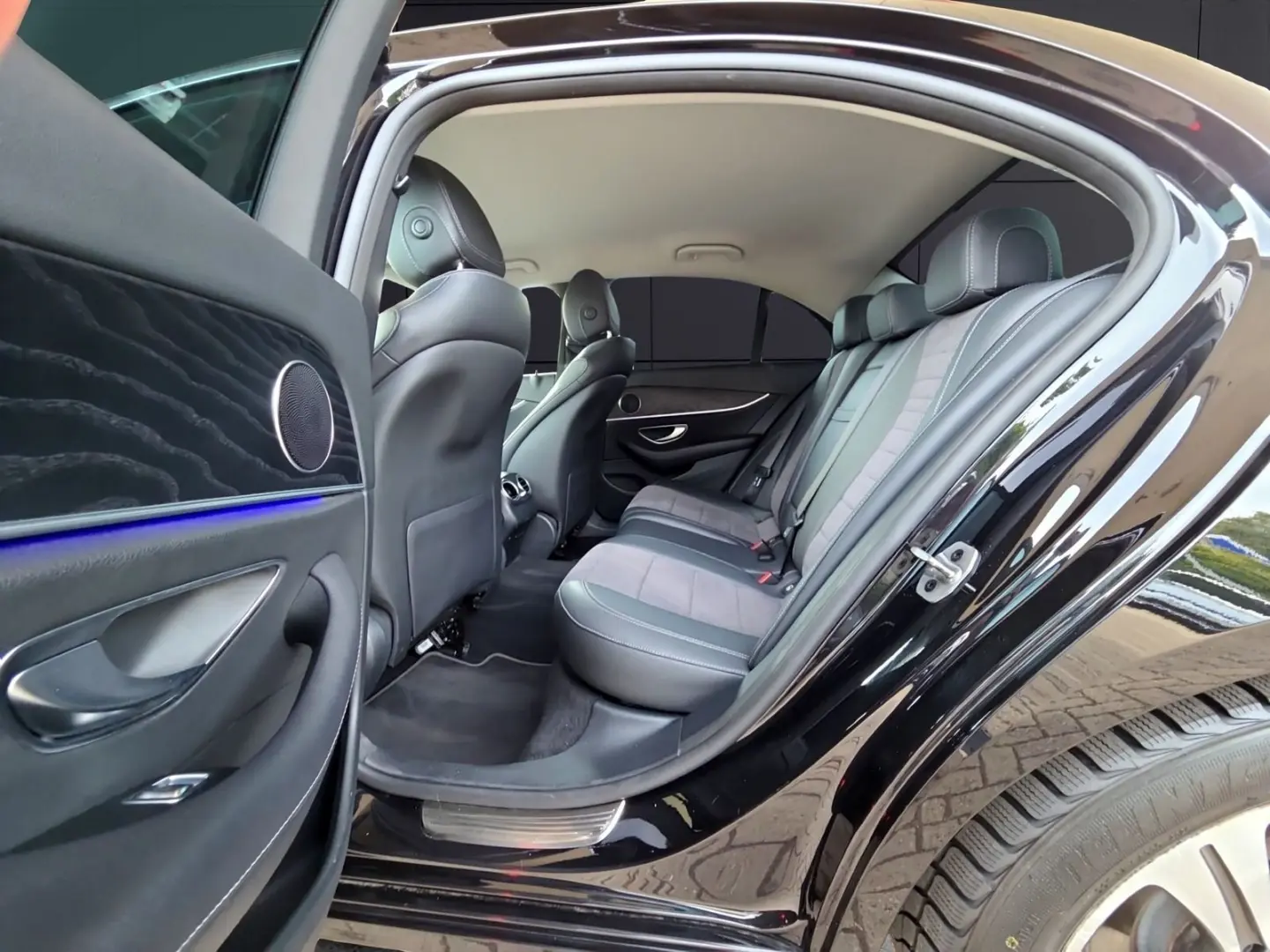 E 220 d AVANTGARDE/9G-TRONIC/NAVI/CAM/LED