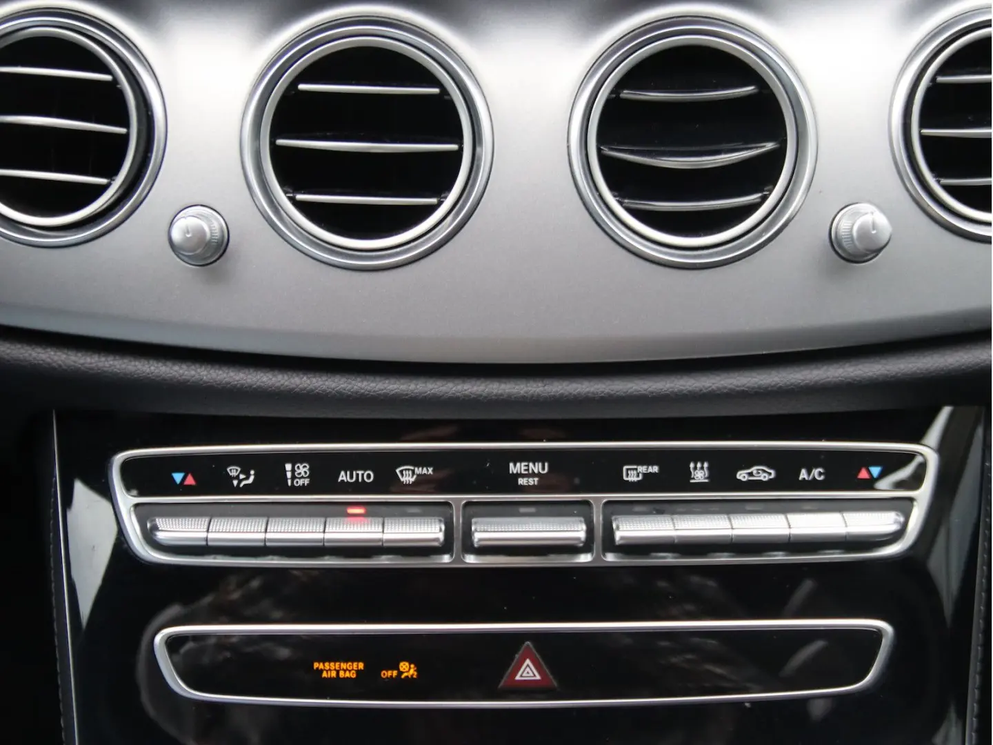 E 300 de/VIRTUAL/LEDER/NIGHT/1.HAND/TOTER WINKEL
