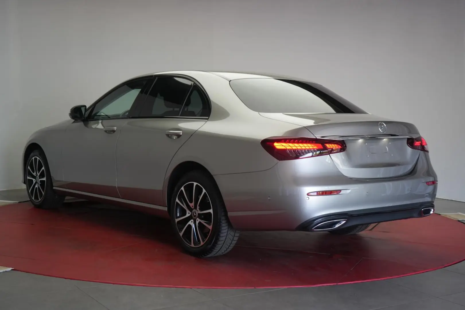 E 220 d 9G-Tronic Avantgarde Navi/Leder/Temp/Kam