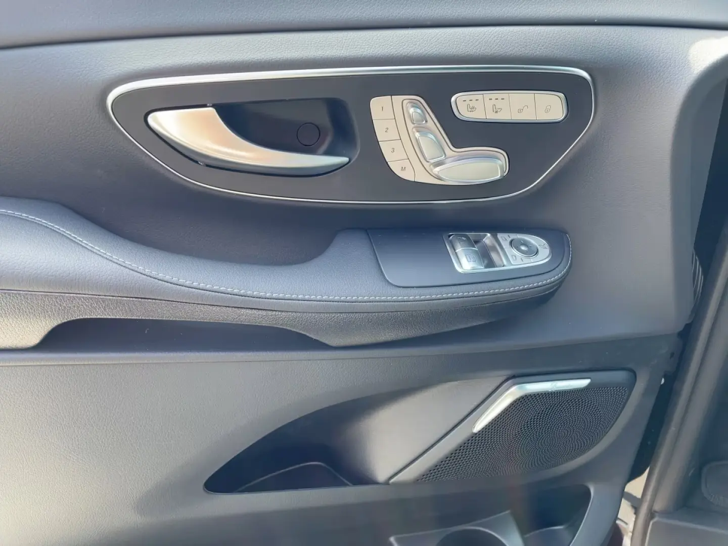 Mercedes-Benz V 300 d 4M lang AMG/360°/Pano