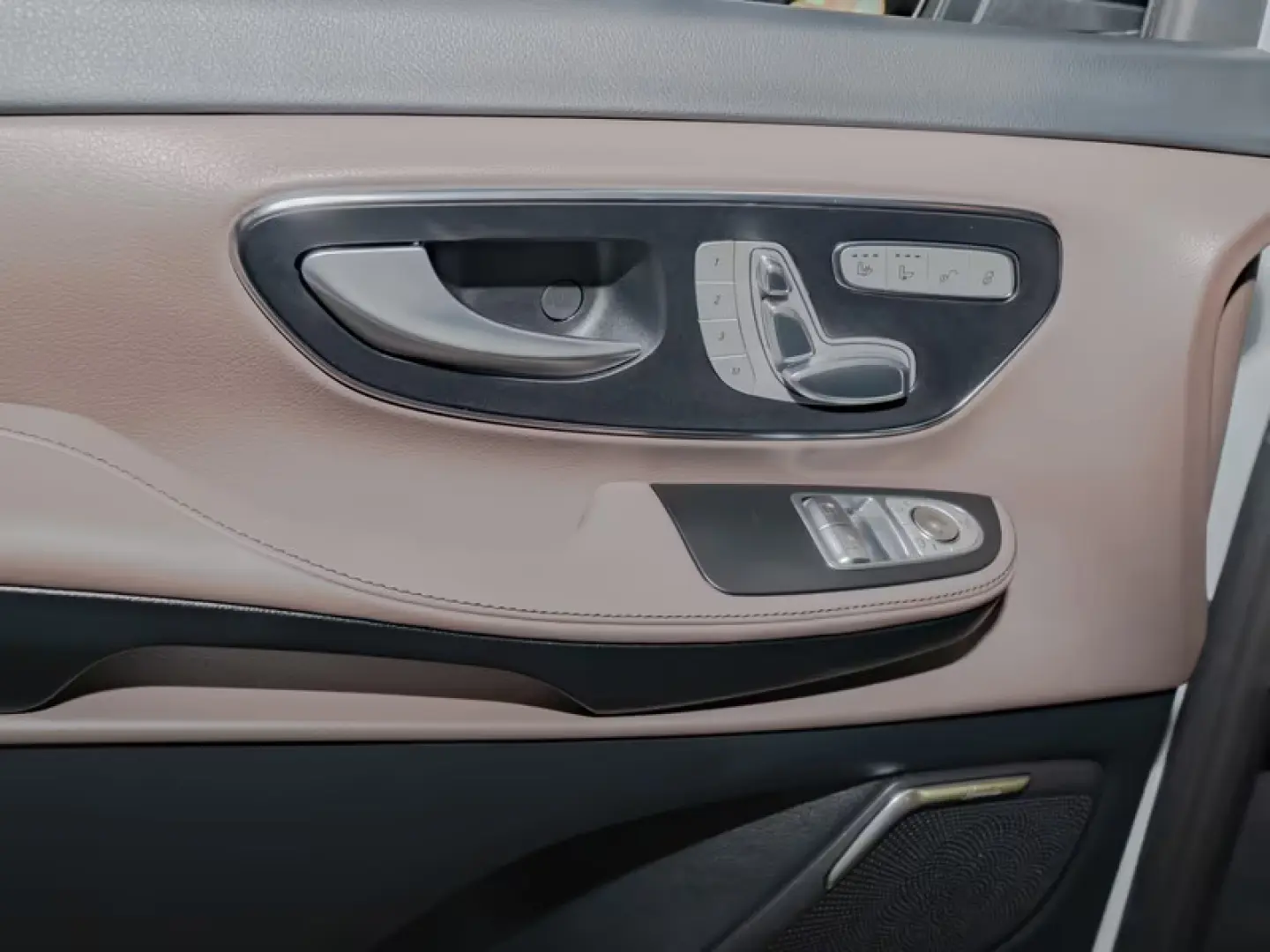 Mercedes-Benz V 300 EXCLUSIVE L+NIGHT+AMG